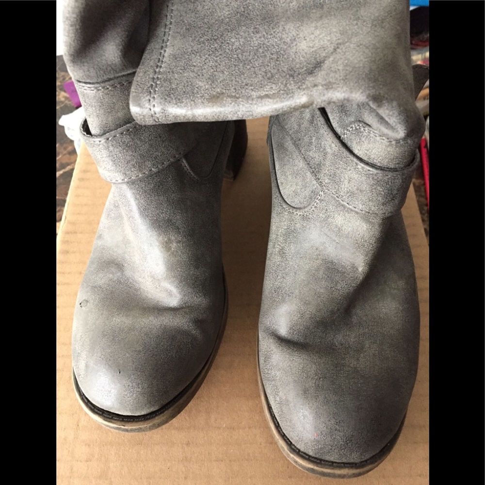 💥 Free with Any Purchase- Unleashed Boots Sz 8